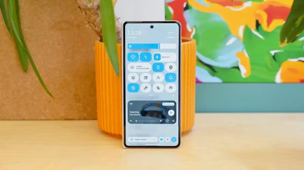 Обзор Motorola Razr Fold &mdash; премиальный складной смартфон
