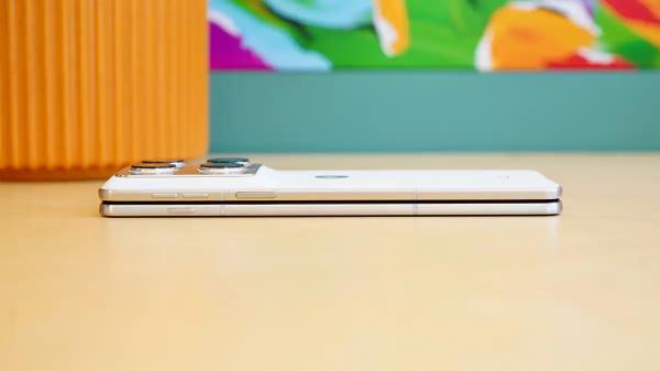 Обзор Motorola Razr Fold &mdash; премиальный складной смартфон