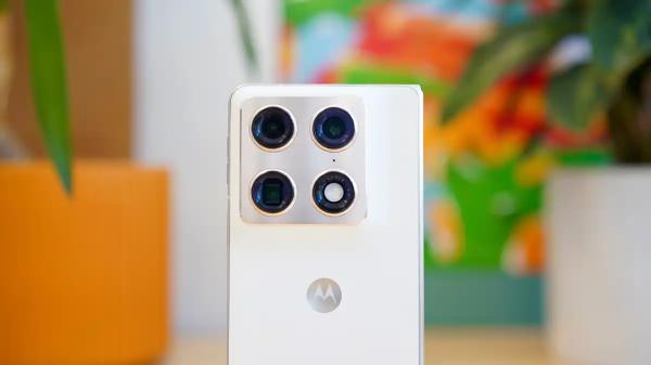 Обзор Motorola Razr Fold &mdash; премиальный складной смартфон