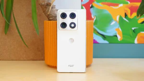 Обзор Motorola Razr Fold &mdash; премиальный складной смартфон