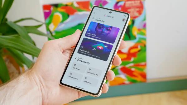 Обзор Motorola Razr Fold &mdash; премиальный складной смартфон