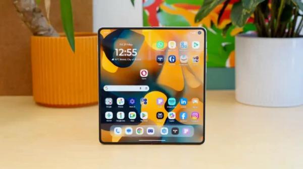 Обзор Motorola Razr Fold &mdash; премиальный складной смартфон