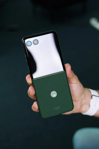 Обзор Motorola Razr Plus 2026 — сложный поиск компромисса Обзор Motorola Razr Plus 2026 — сложный поиск компромисса