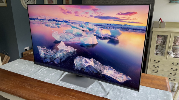Обзор Samsung Q80D: шикарный звук и потрясающий контраст Обзор Samsung Q80D: шикарный звук и потрясающий контраст