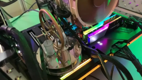 Бывший инженер Microsoft запустил двигатель Стирлинга на тепле процессора AMD Threadripper Бывший инженер Microsoft запустил двигатель Стирлинга на тепле процессора AMD Threadripper