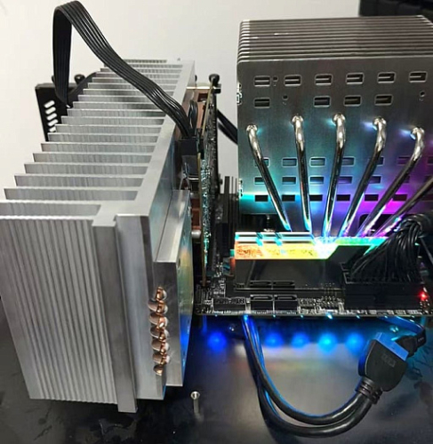 Модифицированная GeForce RTX 4060 пассивно охлаждается 2.5-килограммовым радиатором