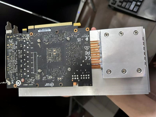 Модифицированная GeForce RTX 4060 пассивно охлаждается 2.5-килограммовым радиатором