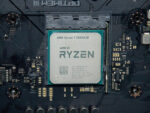 Перевыпущенный Ryzen 7 5800X3D с двух ног врывается в топ продаж