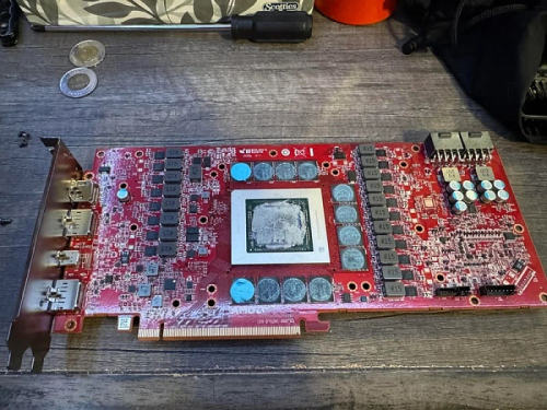 Покупатель подержанной Radeon RX 7900 XTX получил необычный инженерный образец