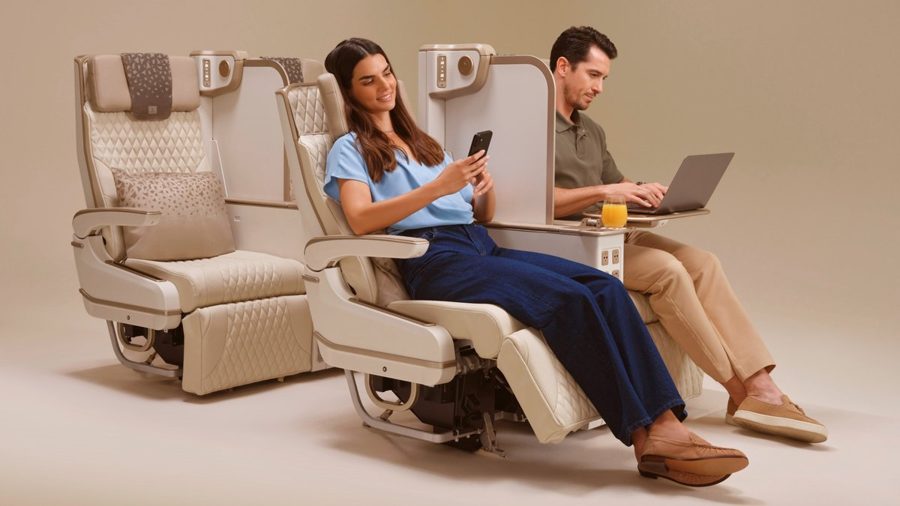 Emirates впервые в мире поставила в премиальный экономкресла с электроперегородкой