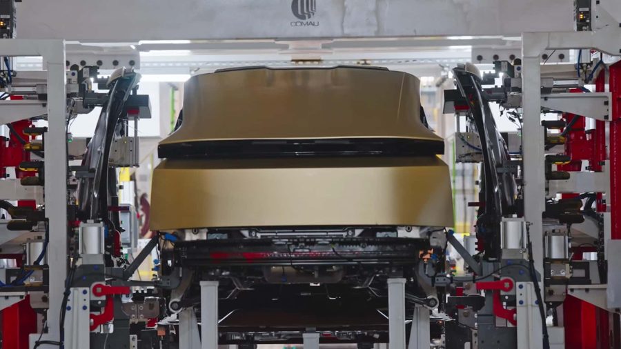 Tesla показала сборку Cybercab по новой технологии: линия сокращается вдвое