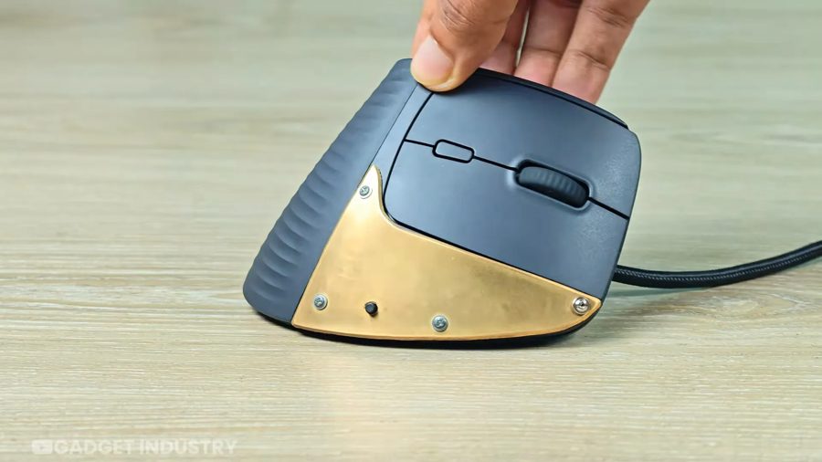 Внутри компьютерной мыши спрятали целый смартфон Samsung — работает через DeX Внутри компьютерной мыши спрятали целый смартфон Samsung — работает через DeX