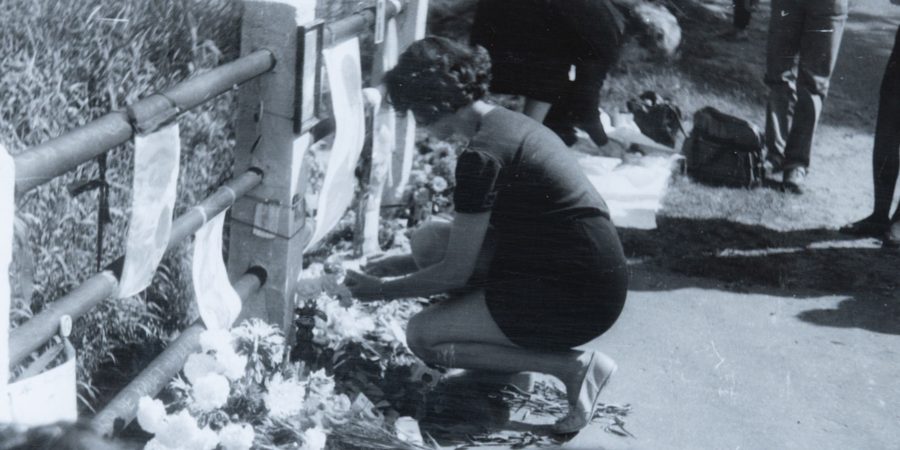 36 лет назад погиб Виктор Цой: как выглядело место аварии в первую годовщину