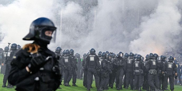 85 пострадавших в беспорядках на Кубке Германии — полиция применила конную гвардию