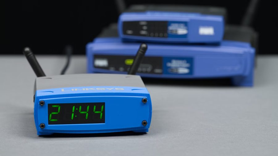 Будильник в виде культового роутера Linksys WRT-54G: собрать можно самому за час
