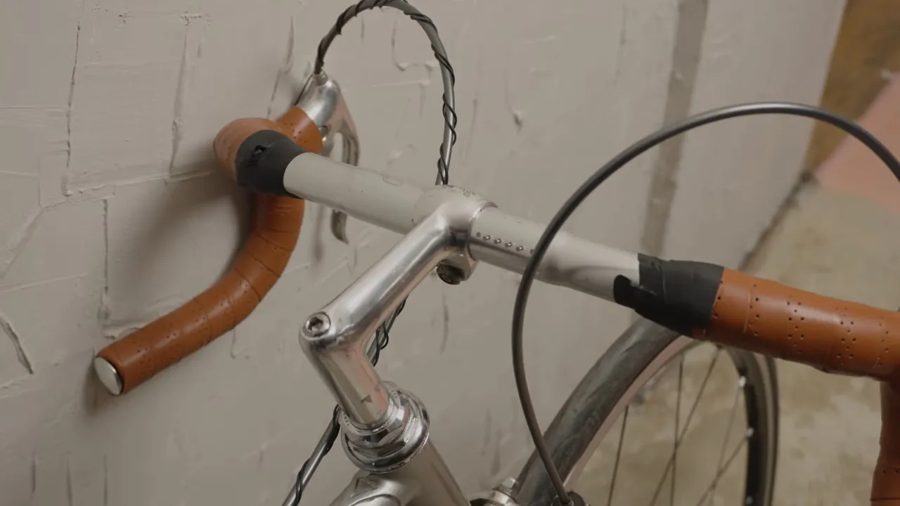 Дедовский Bianchi получил электропривод и уникальный соленоидный дисплей на руле