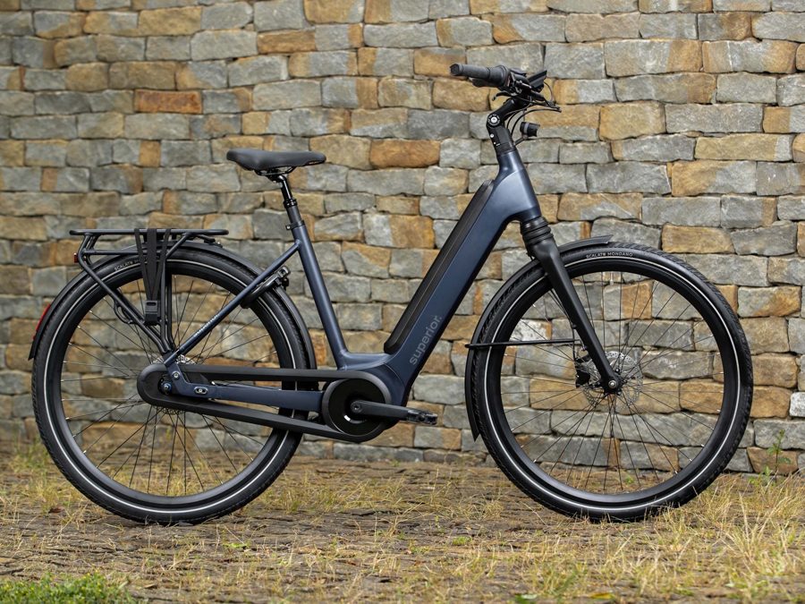 Городской электровелосипед Superior eWAY 6.1 получил необычную вилку и мотор Bosch за €3399