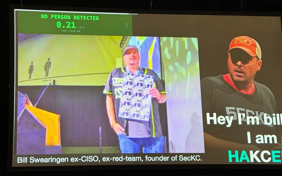 Хакер показал на Defcon, как узор на плакате «обманывает» систему распознавания людей