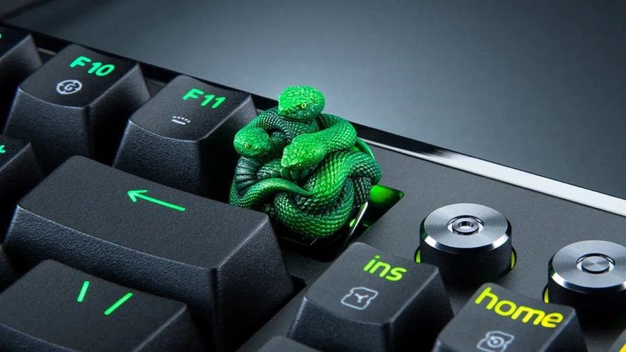 Кейкап Razer за $90: трёхглавая змея из смолы, которая не светится в темноте