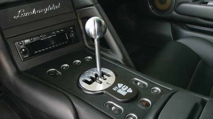 Lamborghini отказалась от «механики» навсегда — последний раз её выпустили в 2013 году