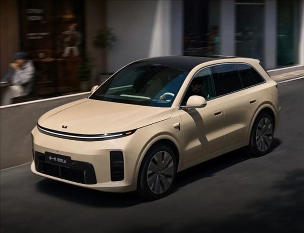 Li Auto L6 разошлась тиражом 400 000 за два года — дешевле Porsche Cayenne и без бензина