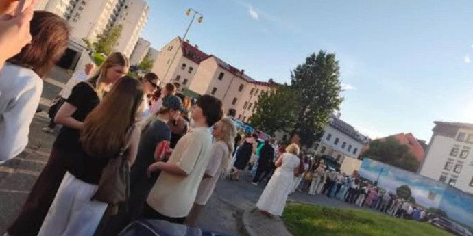 Очередь в полквартала: минчане штурмовали посольство Италии ради бесплатной пиццы и мороженого
