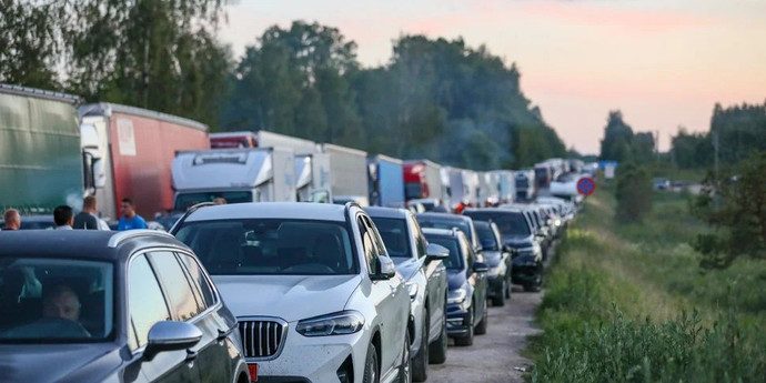 Очереди на границе с ЕС: 2000 машин стоят перед въездом в Польшу и Литву