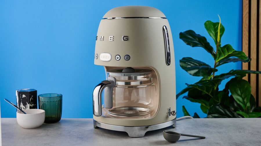 Smeg Retro Coffee Maker: стильная drip-кофеварка за $259, которая варит без горечи