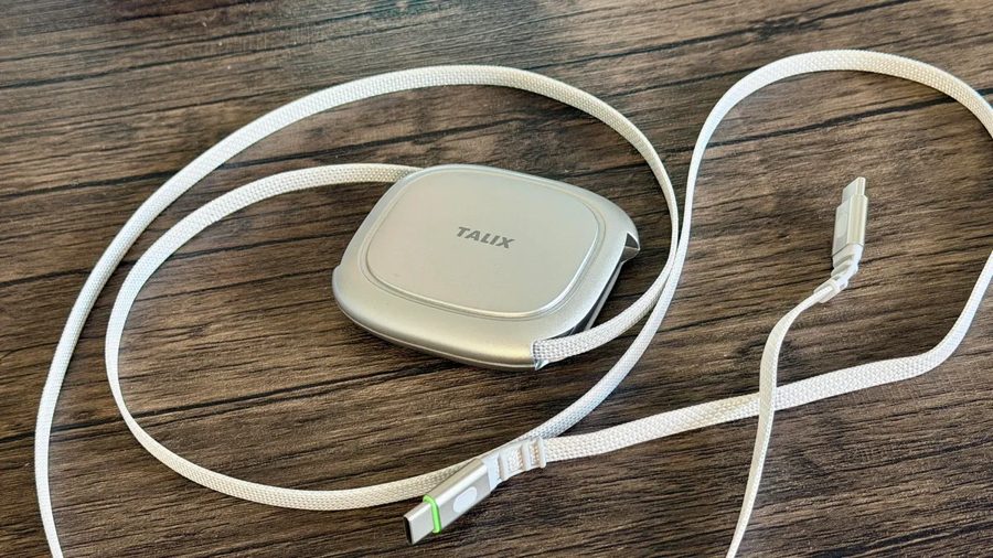 Спасает в машине с детьми: кабель USB-C за $14 убирается сам и не путается Спасает в машине с детьми: кабель USB-C за $14 убирается сам и не путается