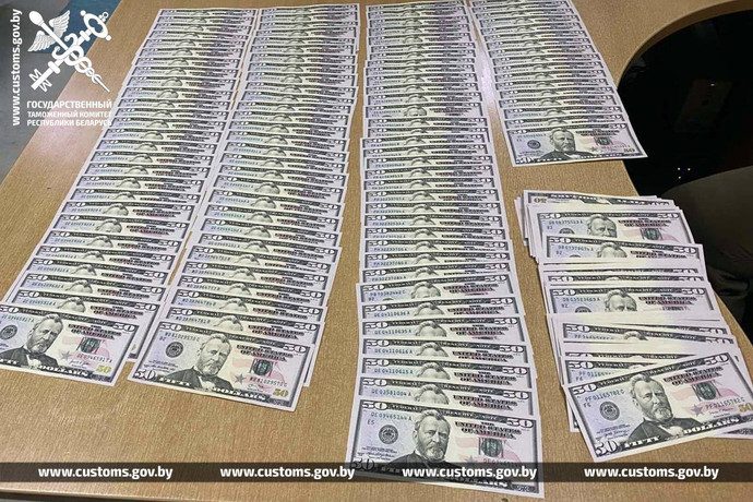 Водитель автобуса попался с $32 тыс. в белье — за провоз чужих денег грозит до 5 лет тюрьмы