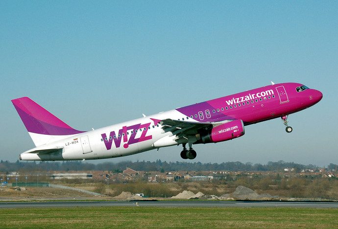 Wizz Air запретил туристический лайфхак с подушкой для шеи — лоукостер приравнял её к багажу