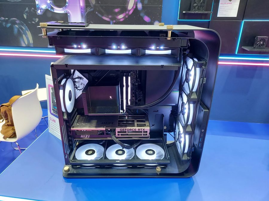 Xeron показала на Gamescom 2026 корпуса C Lab с модульными стальными панелями и раздельными отсеками охлаждения