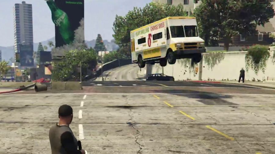 Журналист превратил GTA 5 в хаос, отключив трение у всех машин — и погиб 400 раз за 20 секунд