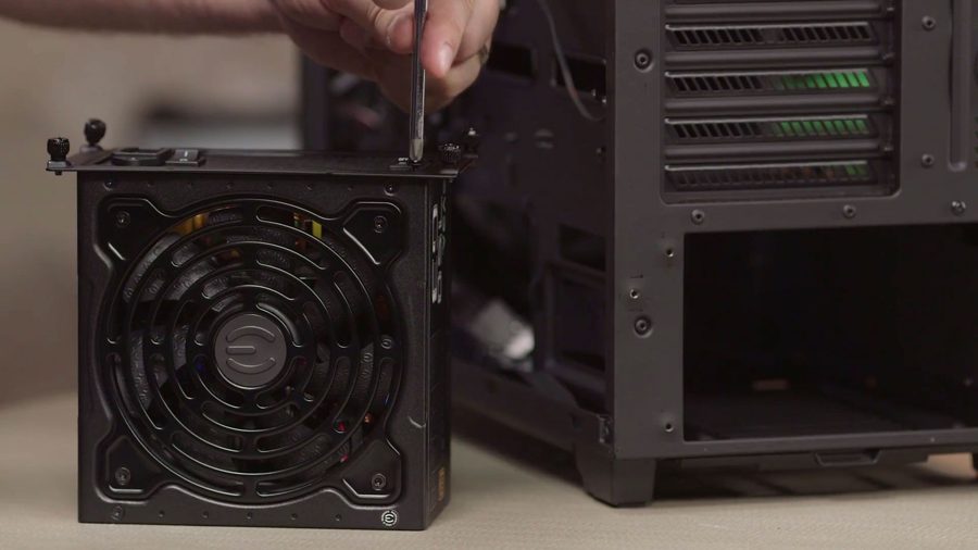 Фейерверк из блока питания: видео взрыва PSU доказывает, что экономить на нём нельзя