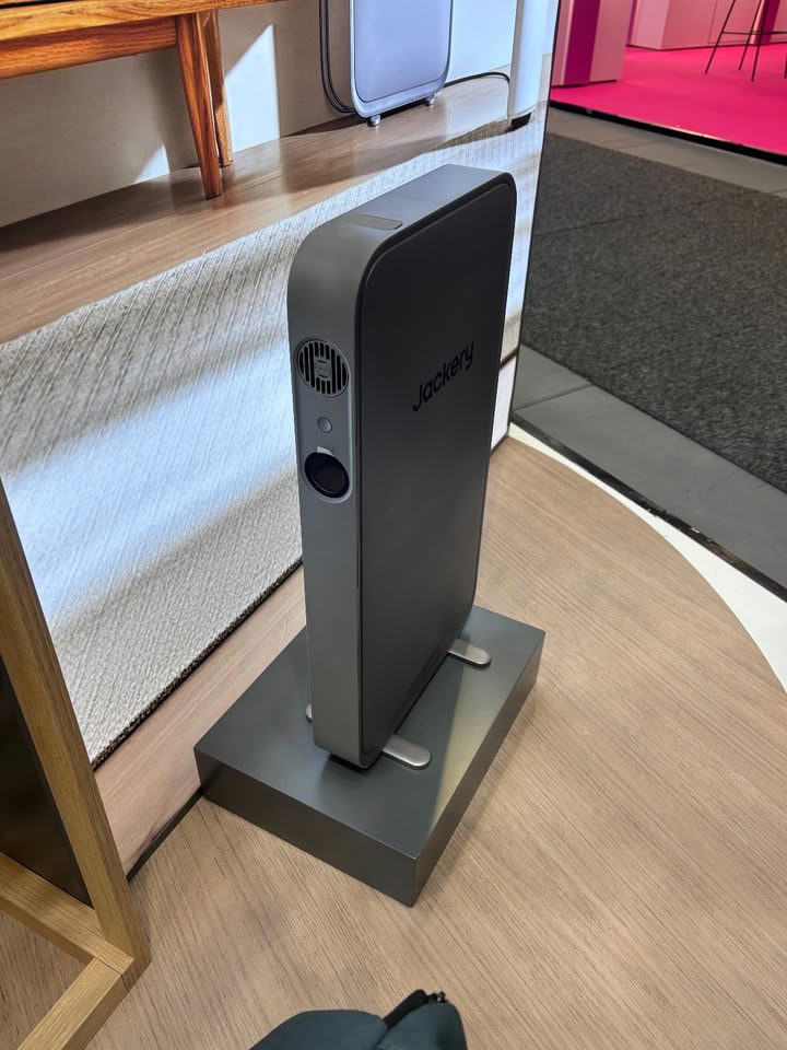 Jackery выпустила в мире тонкий резервный ИБП для холодильника за $799: до 15 часов автономии