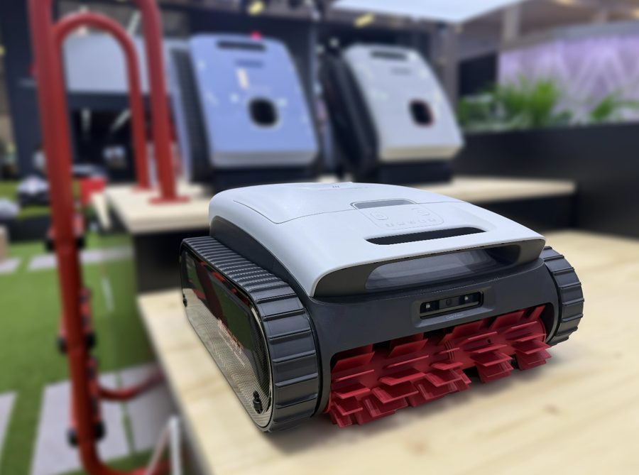 Roborock выпустила первого робота-пылесоса для бассейнов — с мощностью 6800 галлонов в час