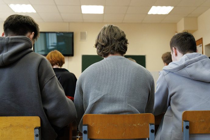 Выпускник-программист подделал документы, чтобы избежать отработки — суд дал год условно